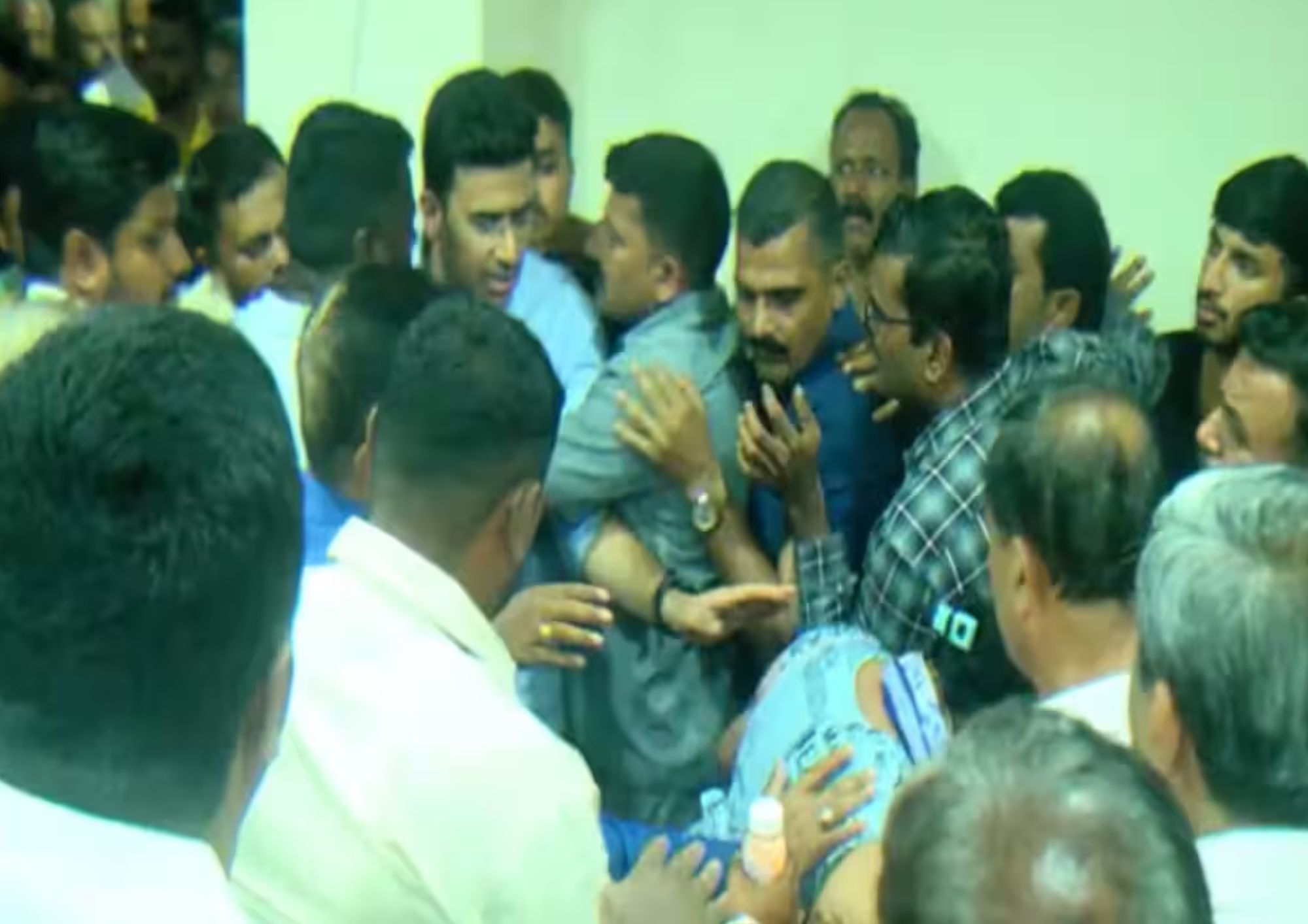 Scam victims surrounded Tejashwi Surya, he somehow managed to escape amid the scuffle
